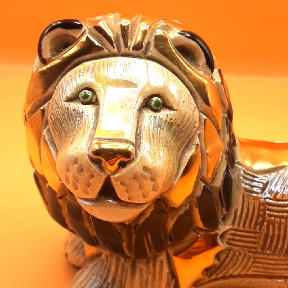Vintage Handmade Lion by Artesania Rinconada Pottery Highlighted with 18k Gold. - Picture 7 of 7